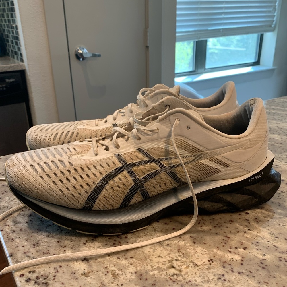 ASICS novablast